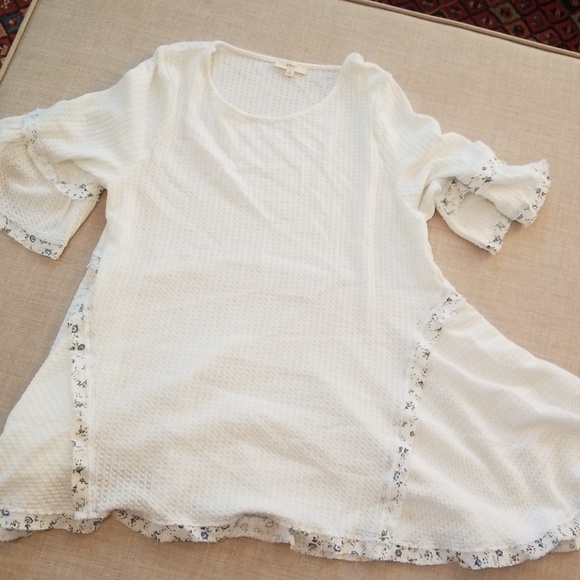 easel Tops - Easel white waffle-weave swing shirt, NWOT